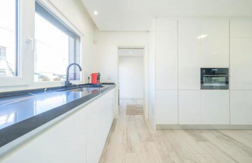 Black Pool House just 10 minutes away from the beach - Foto 15