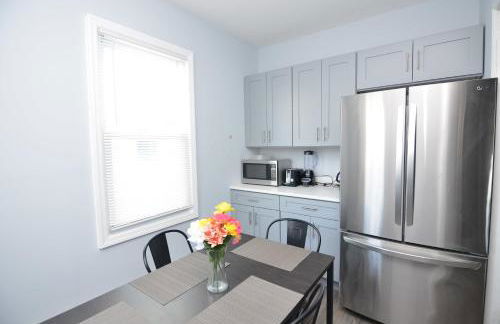 Spacious Home with Parking, Laundry - Near RU, RWJ, NJ Transit - Foto 8