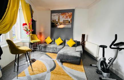 Spacious 3 Bedroom Entire Apartment Self Check in & Free Parking - Photo 1