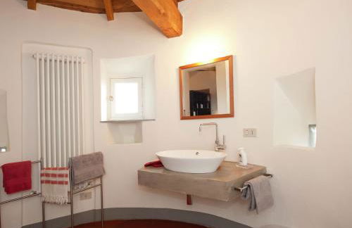 A Castle Stay in Wine Country - Foto 35