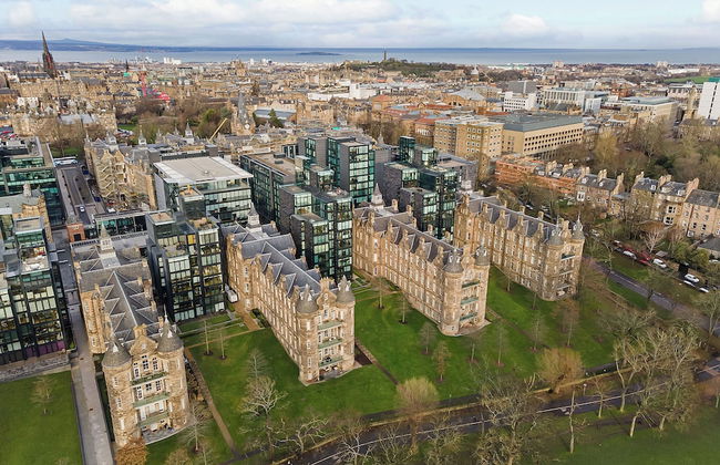 Executive Level Quartermile two Bedroom Apartment - Extremely Central - Foto 24