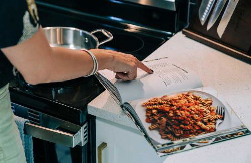 Sanctuary on 3rd - Walk to UF , Parking , Grill - Photo 26