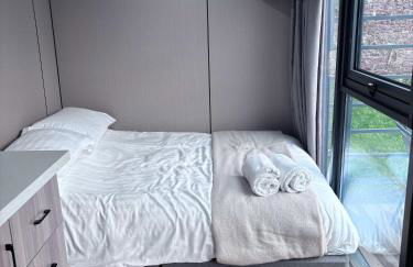 Glamping Pod with a Hot Tub in Orchard - Foto 4