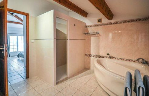 Nice Home In Ste-Anastasie-Sissole - Photo 28