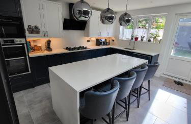 Luxury 3 Bed London Home - 3 stops away from Tottenham Stadium - Perfect for Holidays - Photo 13