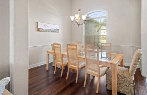 Luxury Heated Pool Home, Hot tub, King bed suite - Foto 41