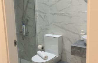 Apartamento 1 a 10 caminando de la ESTACIÓN DE BUS Y TREN MARÍA ZAMBRANO - Photo 4