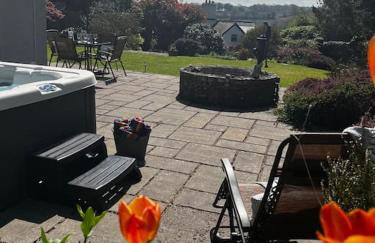 A spacious hidden gem with hot tub, lovely garden & views - Foto 29