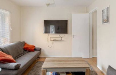 Cosy House- Sleeps 7 Centrally Located Free Parking, Fast WIFI Smart Tv with Sky and Netflix Business Travellers Relocators Leisure Welcome - Foto 10