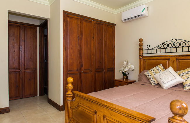 Kinsgton Modern Duplex Apartment with Pool - Foto 2