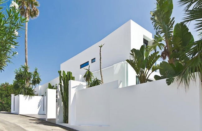 Striking Villa With Terraced Garden - Foto 35