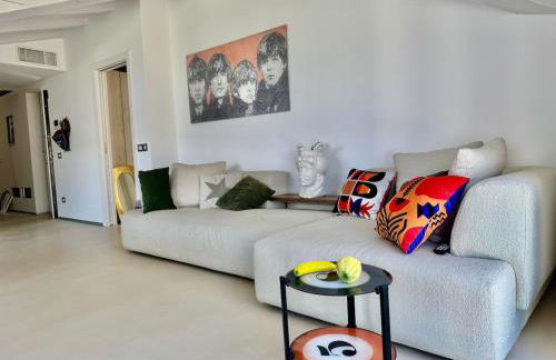 Top floor design apt, 3bd, 2bt! - Photo 18