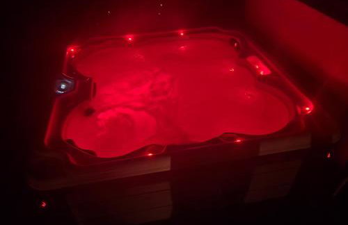 The Cub Hill Chalet - Private Lakefront with Spa! - Foto 13