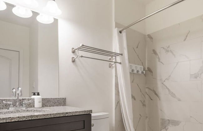 Sosuite 3BR Apt w Balcony, W/d, Gym, On-site Bar - Foto 32