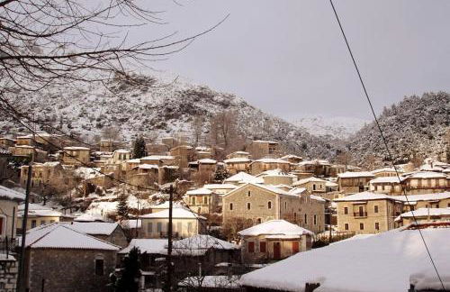 Rustic home in heart of Stemnitsa - Photo 10