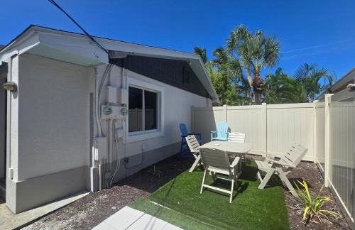 An Island Getaway at Palm Tree Villas - Photo 21