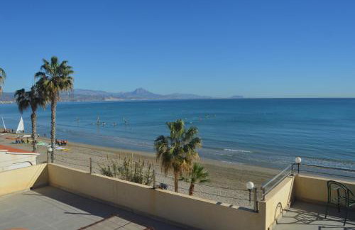 Espectacular Suite Privada a pie de playa y mar en CHALET ROQUETES - Foto 63