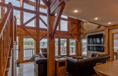 Custom Waterfront Lodge, 4 bed, 4 Bath, Sleeps 12! - Foto 4