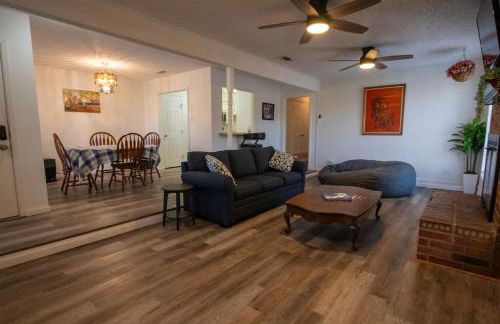Spacious Stay for 12 - Central Fort Worth - Photo 2