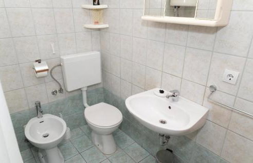 5 Bedroom Amazing Home In Bogatic - Foto 27