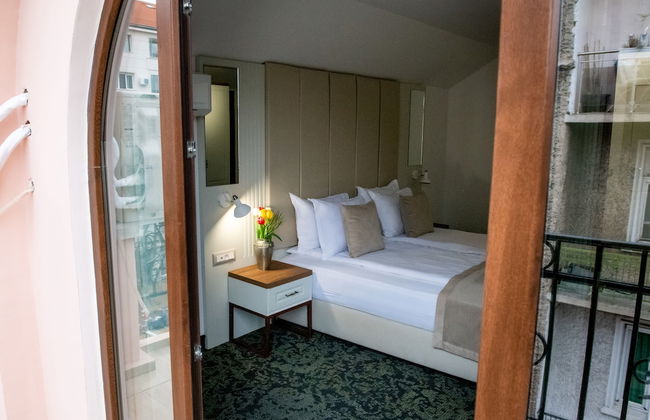 Agora Boutique - Photo 33