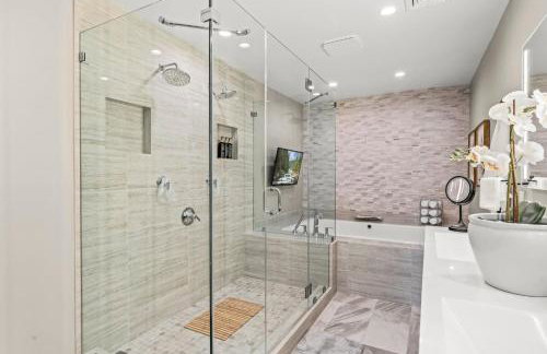 5 bdrm - Heated Indoor Pool - Roof Top Deck - Foto 42