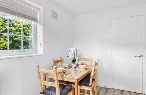 Stylish 1 Bed Apt 4 Min to Airport WiFi & Parking - Foto 9