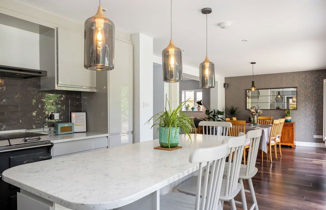 Stunning 5 Bed in the Centre of Bourton - Photo 28