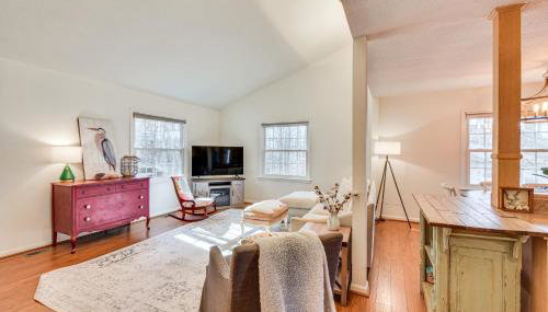 Lakefront Gem with Games in Westminster! - Foto 4