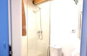 Soho Boho Apartments - with sunny rooftop terrace and fiber optic internet - Photo 7