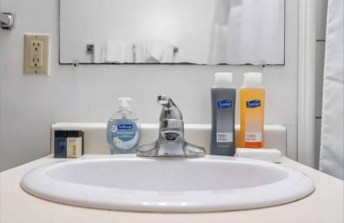 Jacuzzi 1BR loft with den and office-open concept - Foto 15