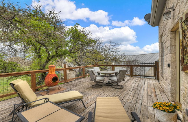 The Elizabeth Haus Upper Suite - Photo 18