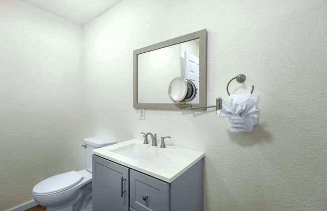 White Oak Landing Spacious 6 BDR w/ Boat Slip! - Photo 23