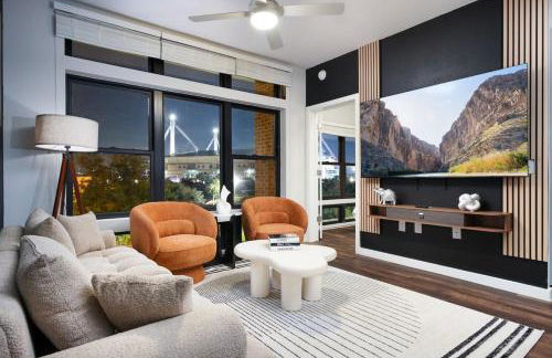 Chic 2BR-w Parking, Near Rvrwalk, Dome & Conv Ctr - Foto 1