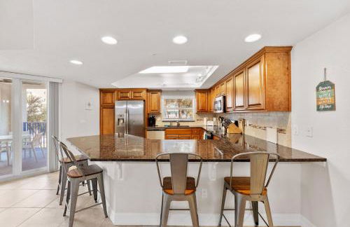 Ocean View Next to Pool and Amenities Corner Unit 3 Balconies OW20-201 - Foto 16