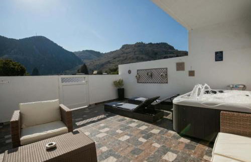 Stergios Suite with Private Jacuzzi - Photo 3
