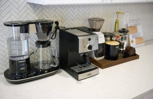 HostWise Stays - The Carnegie - Sauna, 1 Block from Butler St, Family Friendly - Foto 12