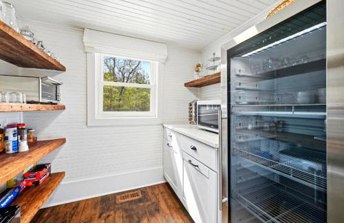 Relax in an upscale, renovated gem - Foto 19