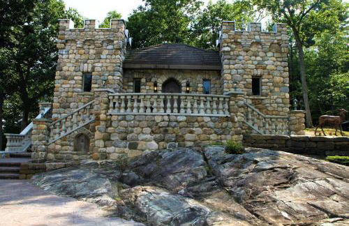 Breathtaking Cottage Rental on Castle Grounds Overlooking Lake George - Foto 26