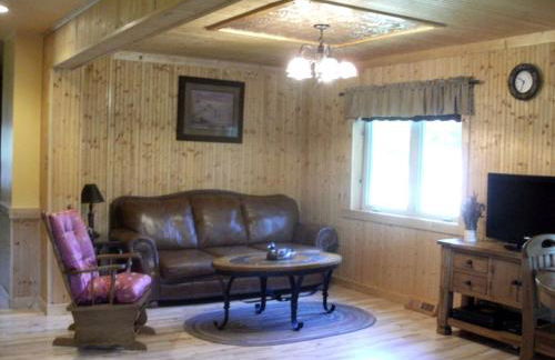 Delightful Riverfront Cabin Rental in Chippewa County near Eau Claire, Wisconsin - Foto 2