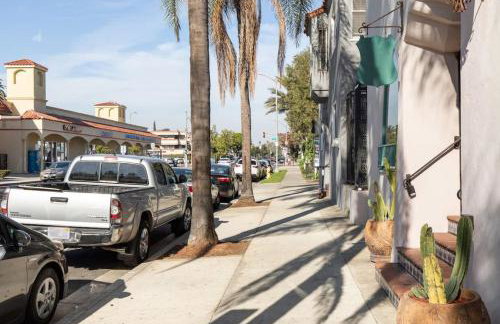 Visit the Beach from a Historic Downtown Apartment - NRP21-00092 - Foto 44