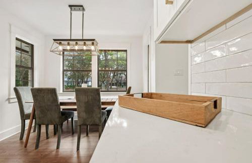 Boho Retreat with 2 Masters and Plenty of Space - Foto 20