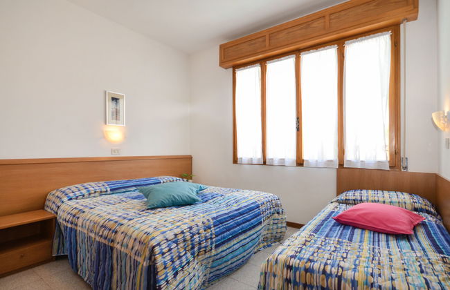 2 bedroom Apartment in Lignano Sabbiadoro with swimming pool and garden - Photo 11