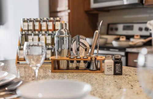 Beautiful Apt in Downtown w/Pool | Indoor Parking - Foto 35