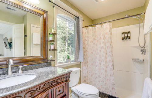 6 Mi to Stone Mountain Park Home with Deck! - Foto 19