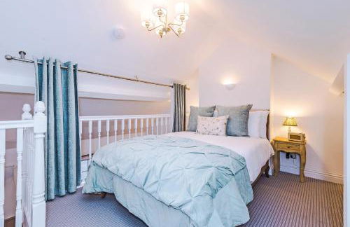 Country Charm Cottage Sleeps 4 & Free Parking - Photo 32