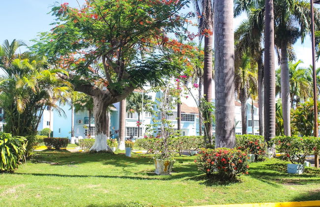 Point Village Studios and Suites - Photo 54