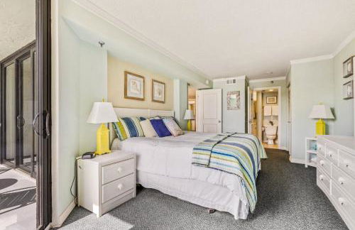 Ocean View with a beachfront pool at Ocean Trillium Condo ~ 702 - Foto 11