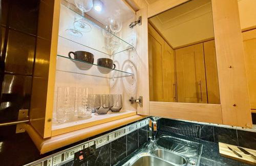 Spacious 1 Bed Flat - Free Parking - Quiet Area - Photo 3