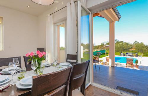 Villa in Policnik with Private Pool - Foto 8